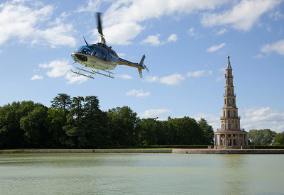 Vol en Hélicoptère – Vol PRIVÉ en Bell 206: Châteaux de Langeais, Villandry, Luynes... (90km) -  <b><font color=red>vol de 30mn</font> -  tarif pour 4 passagers</b> - base Neuvy-le-Roi (37B) - réf:HTCV_P1CA
