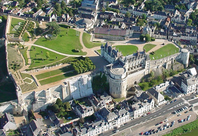 Vol en Hélicoptère - Circuit Tour Loire: Châteaux emblématiques et manoirs en campagne Tourangelle (120km) - <b><font color=red>vol de 40mn</font> - tarif par pers.</b> - base Neuvy-le-Roi (37B) - réf:HTCV_LCA